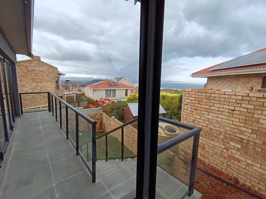 4 Bedroom Property for Sale in Wavecrest Eastern Cape